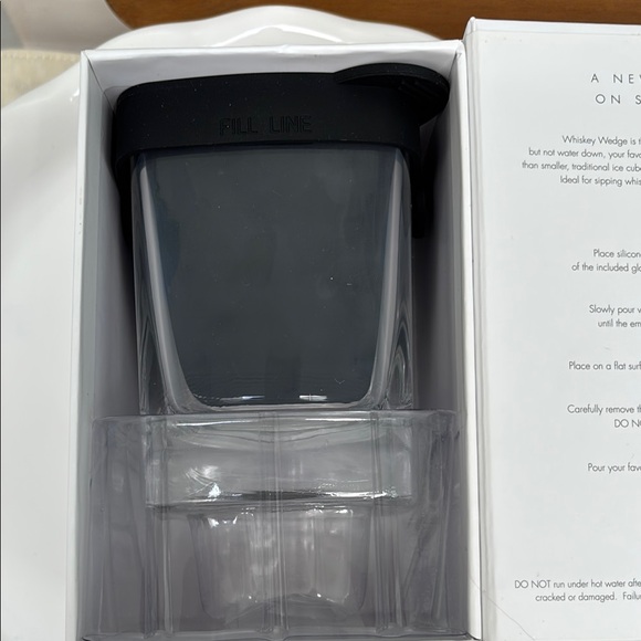 Crate & Barrel x Corkcicle Whiskey Wedge Glass new in box - Picture 5 of 6